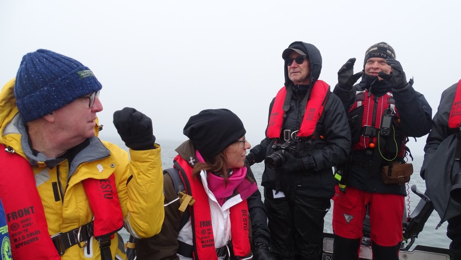 HDS05-19, DAY 03, szymon explaining guest about walrus - Oceanwide Expeditions.jpg