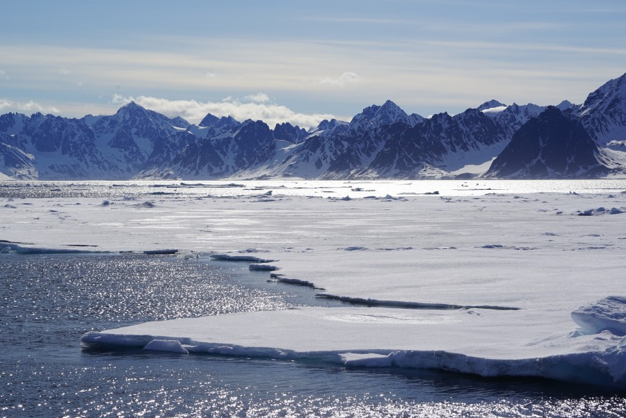 PLA07-19, DAY 04 Sea ice, DSC09100 - Oceanwide Expeditions.JPG