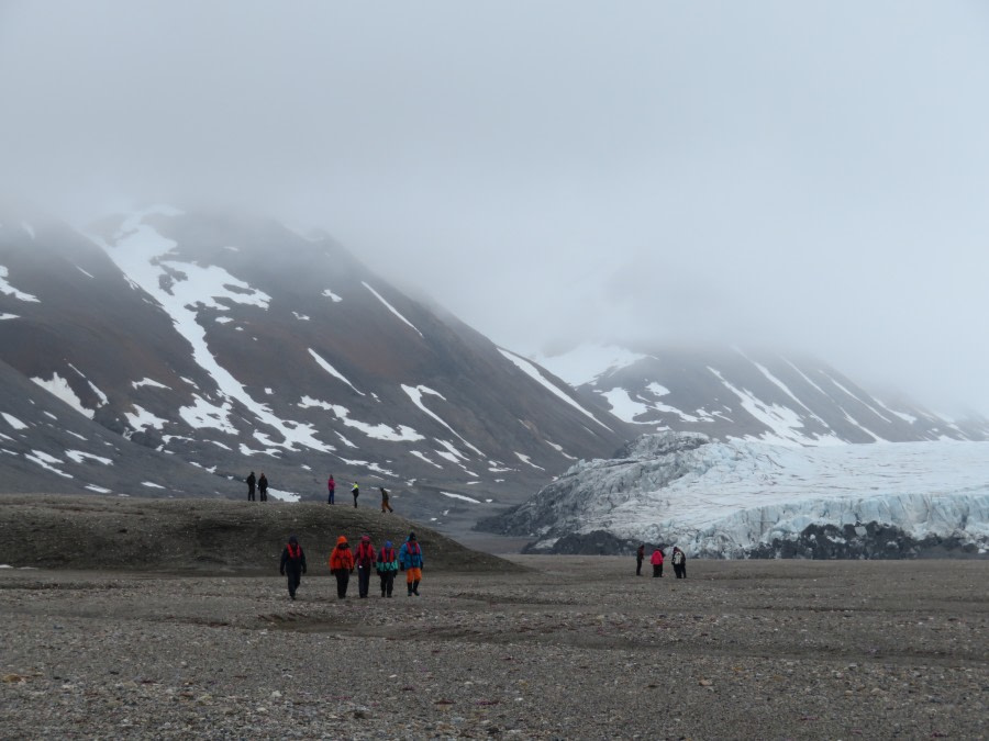 HDS05-19, DAY 07, MiriamVermeij-2706-Landingsite A - Oceanwide Expeditions.jpg