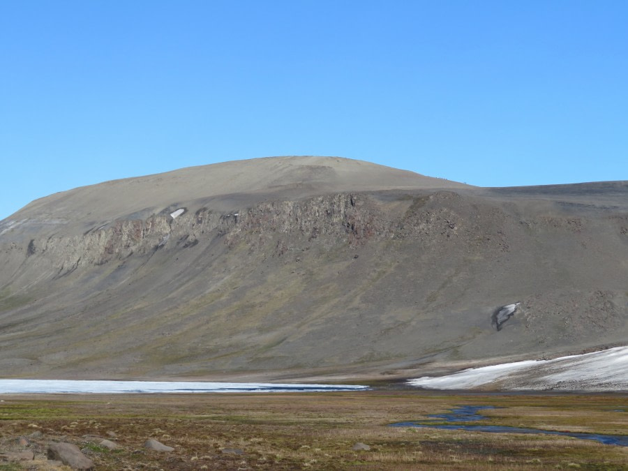 HDS05-19, DAY 06, MiriamVermeij-2606-Long walkers climbing hill - Oceanwide Expeditions.jpg