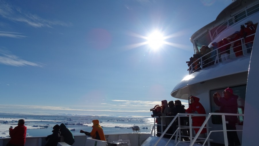 HDS05-19, DAY 05, meike frontdecks with guests - Oceanwide Expeditions.jpg