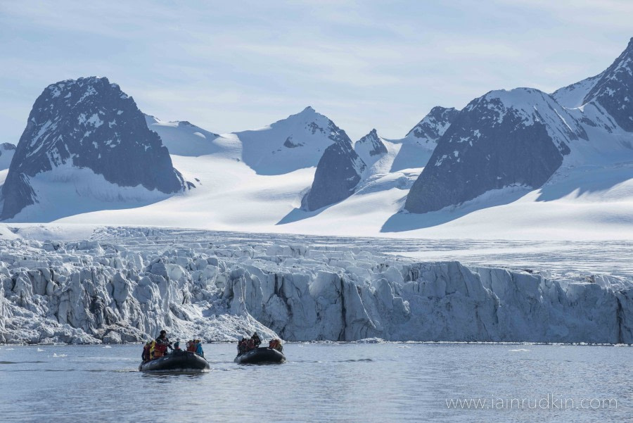 HDS05-19, DAY 02, IainRudkin-2206-Landscape3 - Oceanwide Expeditions.jpg