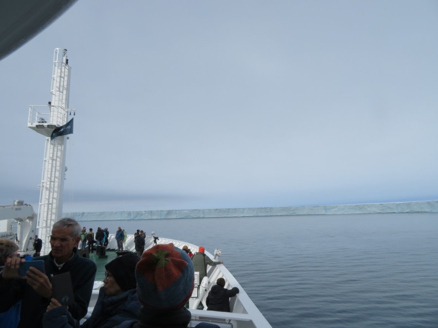 HDS05-19, DAY 04, MiriamVermeij-2406-Brasvelbreen and ship - Oceanwide Expeditions.jpg