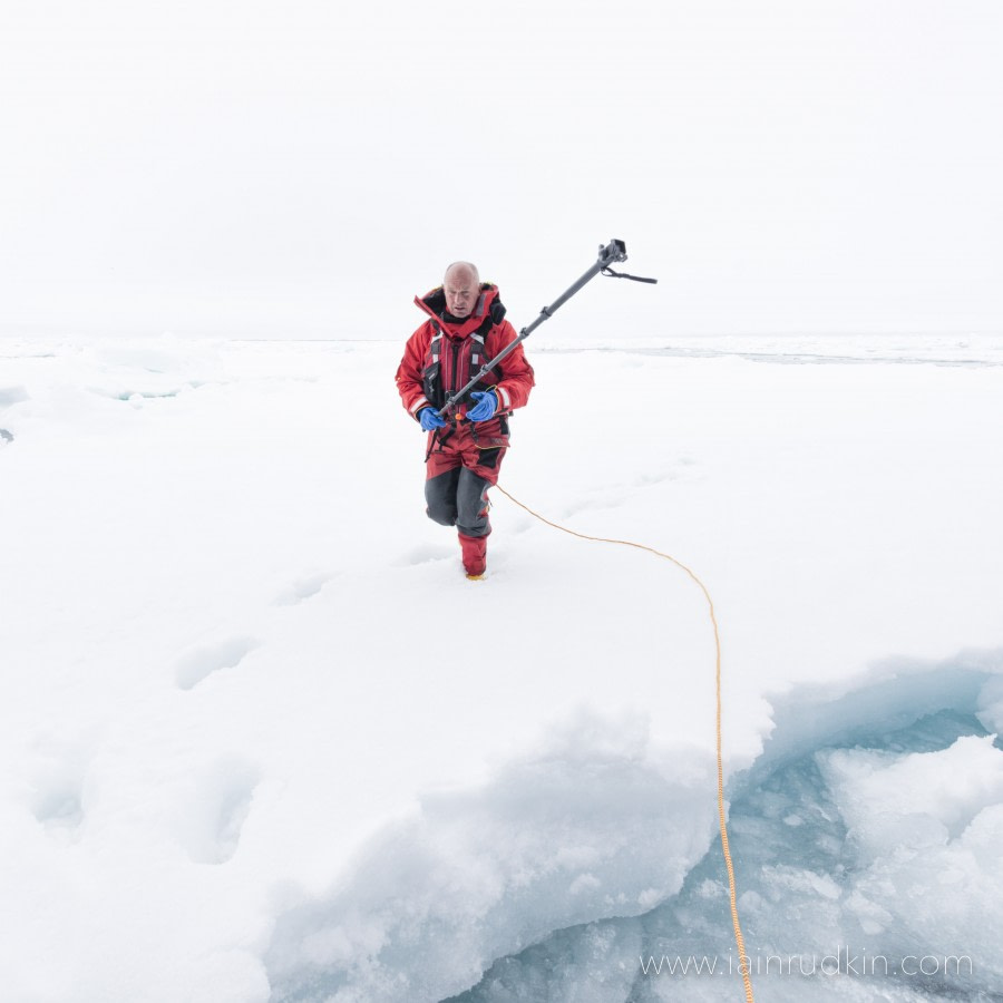 HDS06-19, DAY 06, Iain Rudkin - Tripod Retrieval8 - 03072019 - Oceanwide Expeditions.jpg