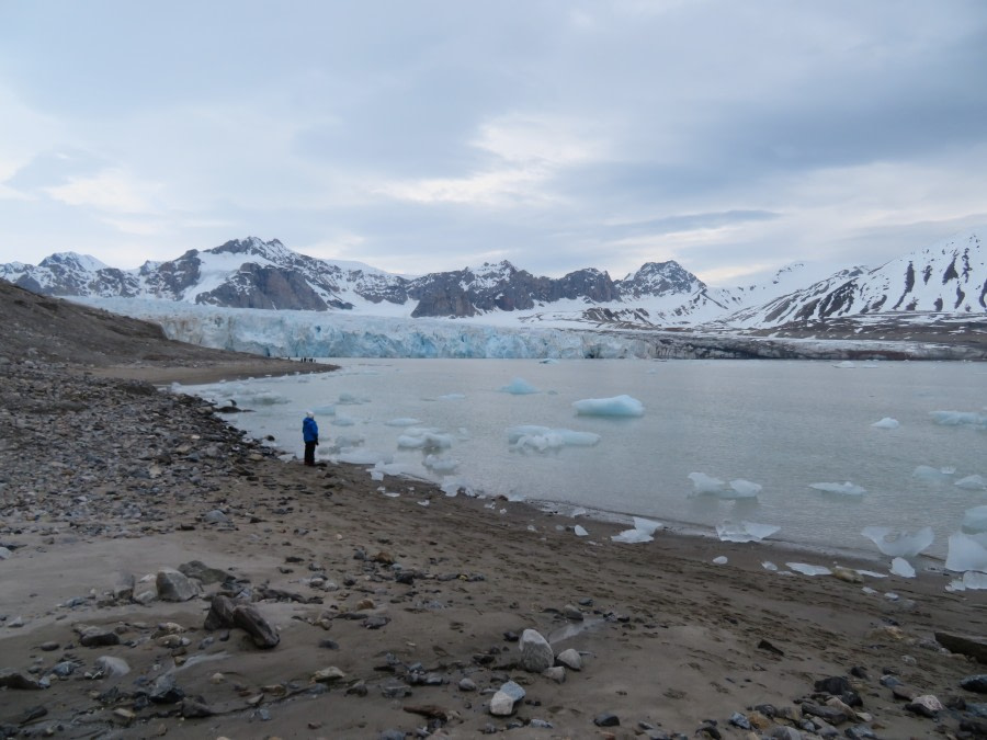 HDS06-19, DAY 04, MiriamVermeij-0107-Glacier 4 - Oceanwide Expeditions.jpg