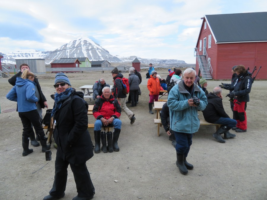 HDS06-19, DAY 05, MiriamVermeij-0207-In front of shop - Oceanwide Expeditions.jpg