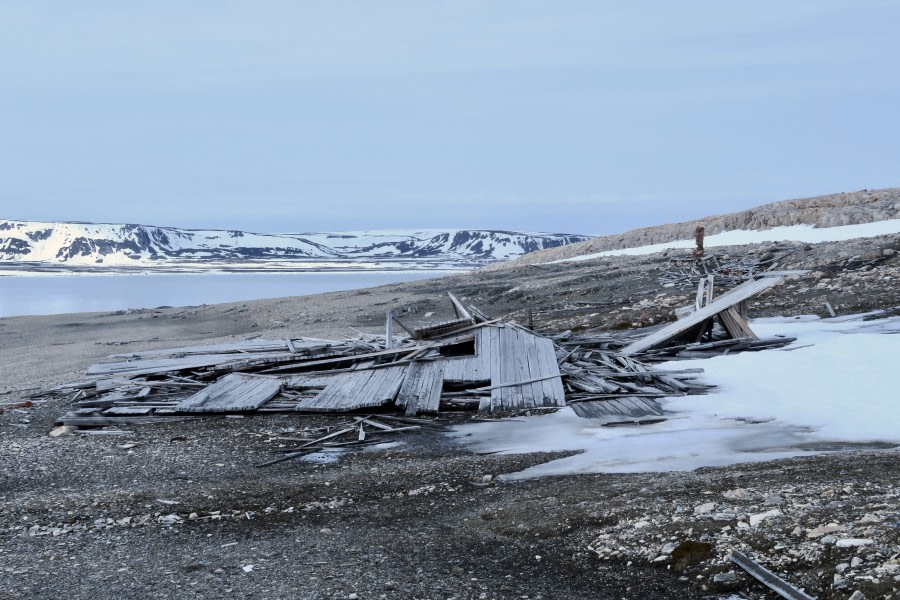 Crozierpynten and Kinnvika – research sites on both sides of Hinlopenstredet