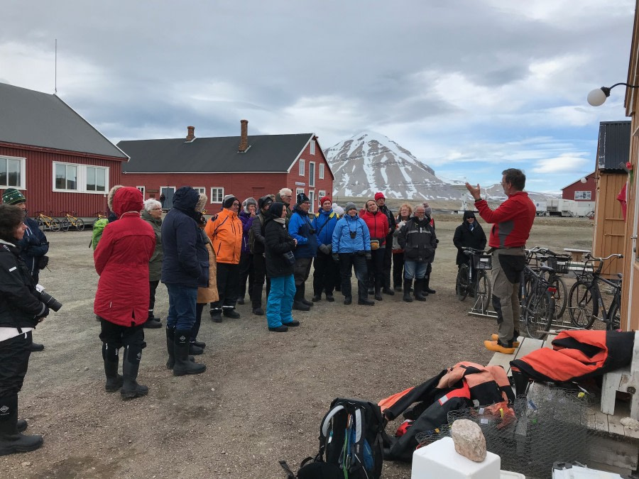 HDS06-19, DAY 05, Marcelpaul - Dutch polar station - Oceanwide Expeditions.jpg