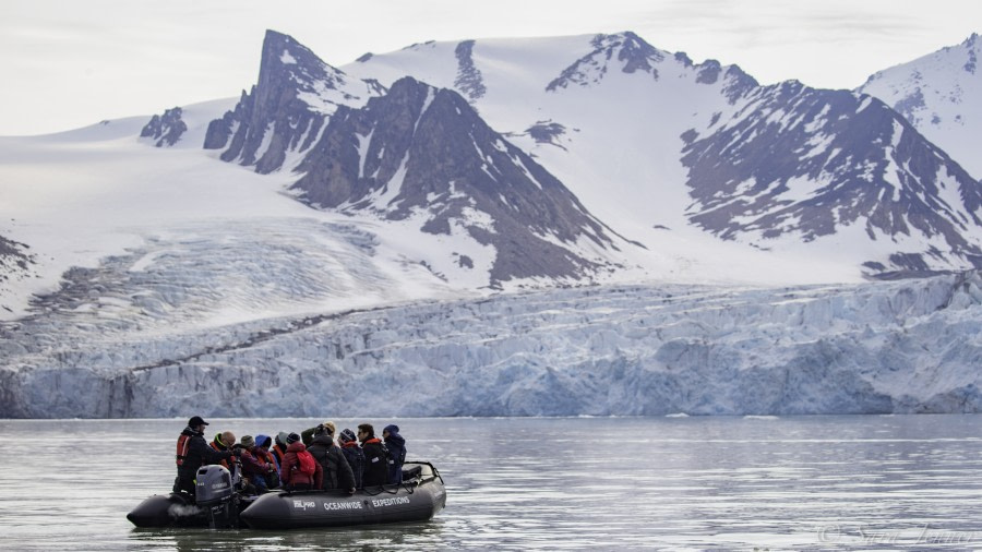 HDS07-19, DAY 03, Zodiac 8 - Oceanwide Expeditions.jpg