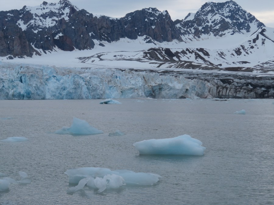 HDS06-19, DAY 04, MiriamVermeij-0107-Glacier and ice - Oceanwide Expeditions.jpg