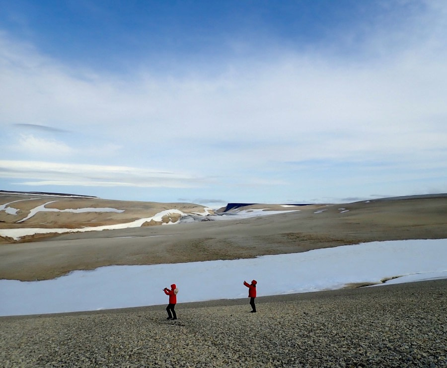 HDS09-19 DAY 06 Palanderbukta selfies-shelli - Oceanwide Expeditions.JPG