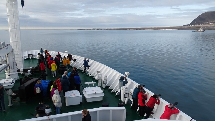 HDS08-19 DAY 03_meikesjoer-greyhooken -Oceanwide Expeditions.jpg