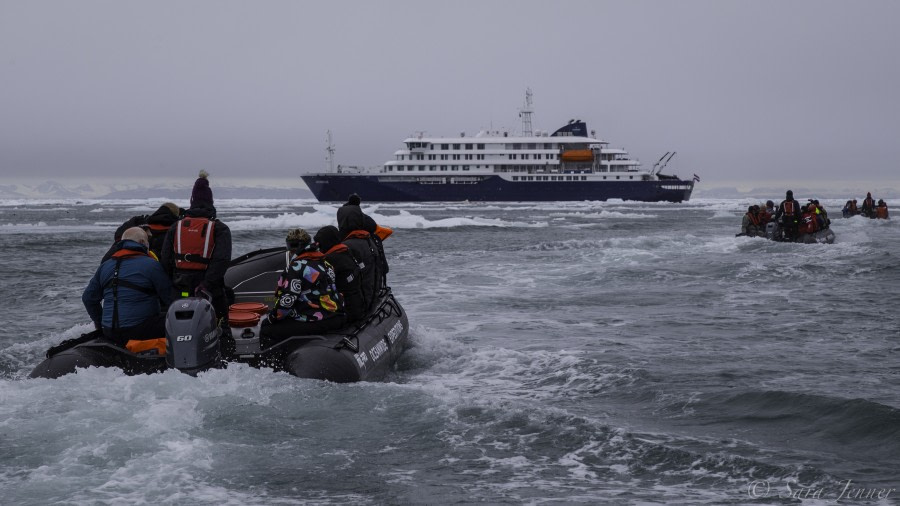 Returning from Kapp Lee © Sara Jenner - Oceanwide Expeditions.jpg