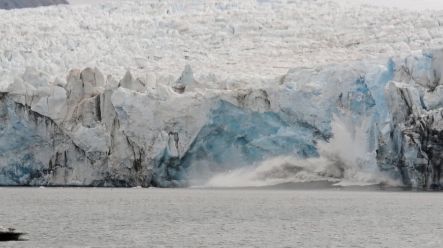 PLA14-19 DAY 09 2019-08-25_Calving_GerardBodineau.jpg -Oceanwide Expeditions.jpg