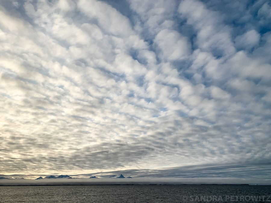 HDS15-19 Day 02 Day_2_GreenlandCoast_SandraPetrowitz_IMG_2831 -Oceanwide Expeditions.jpg