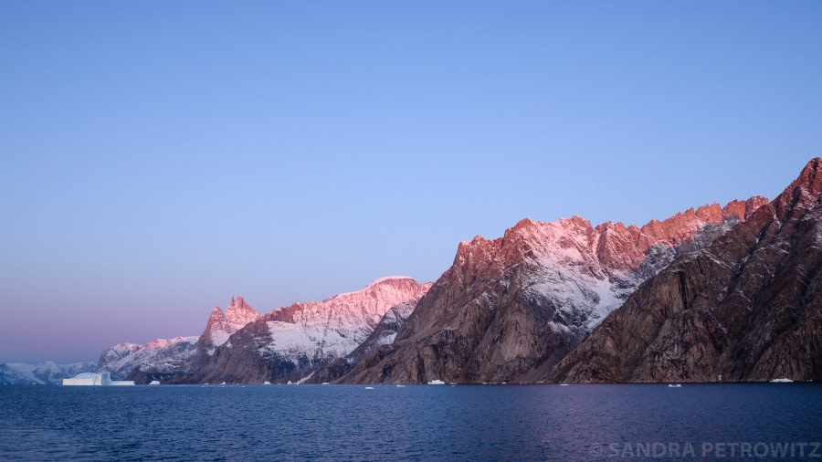 HDS15-19 Day 05 Day_5_OFjord_SandraPetrowitz__DSC3384 -Oceanwide Expeditions.jpg