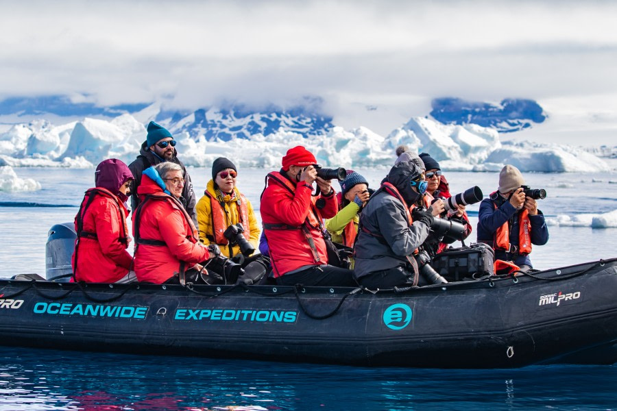 Zodiac cruise around the ice