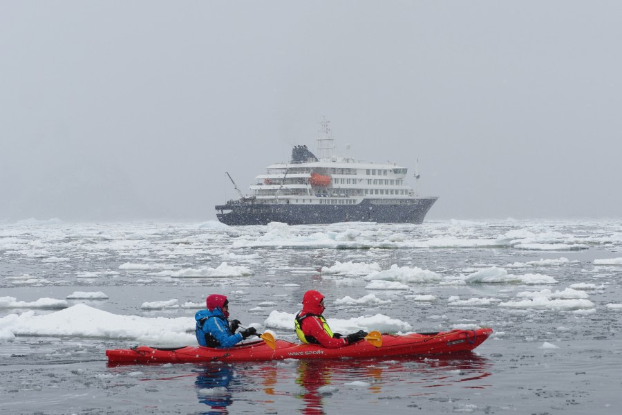 HDS25-19 DAY 06, kayakers2meikesjoer -Oceanwide Expeditions.JPG