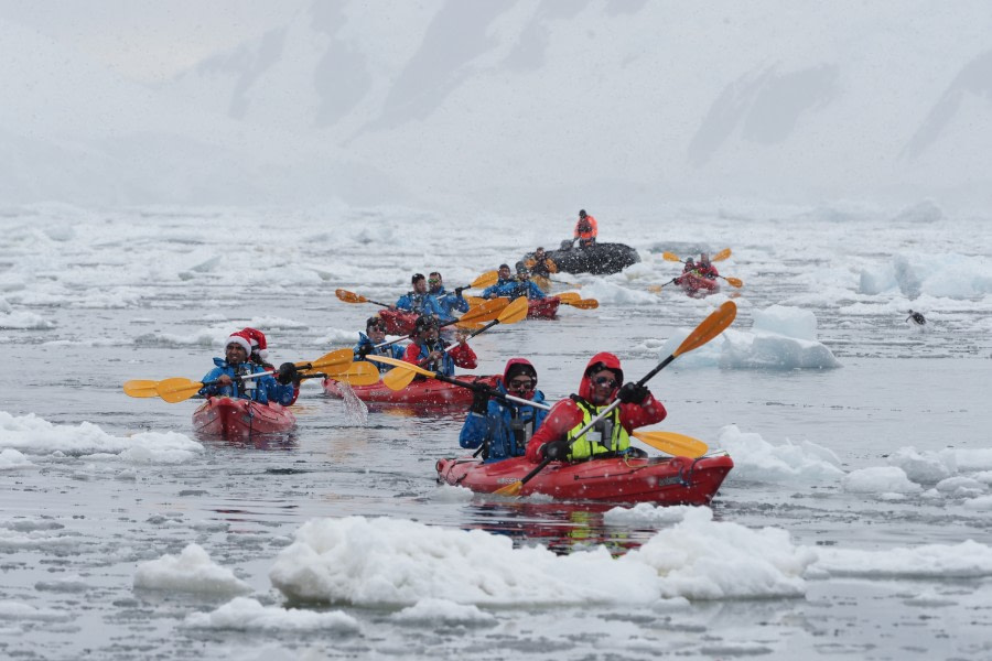 HDS25-19 DAY 06, kayakersmeikesjoer -Oceanwide Expeditions.JPG