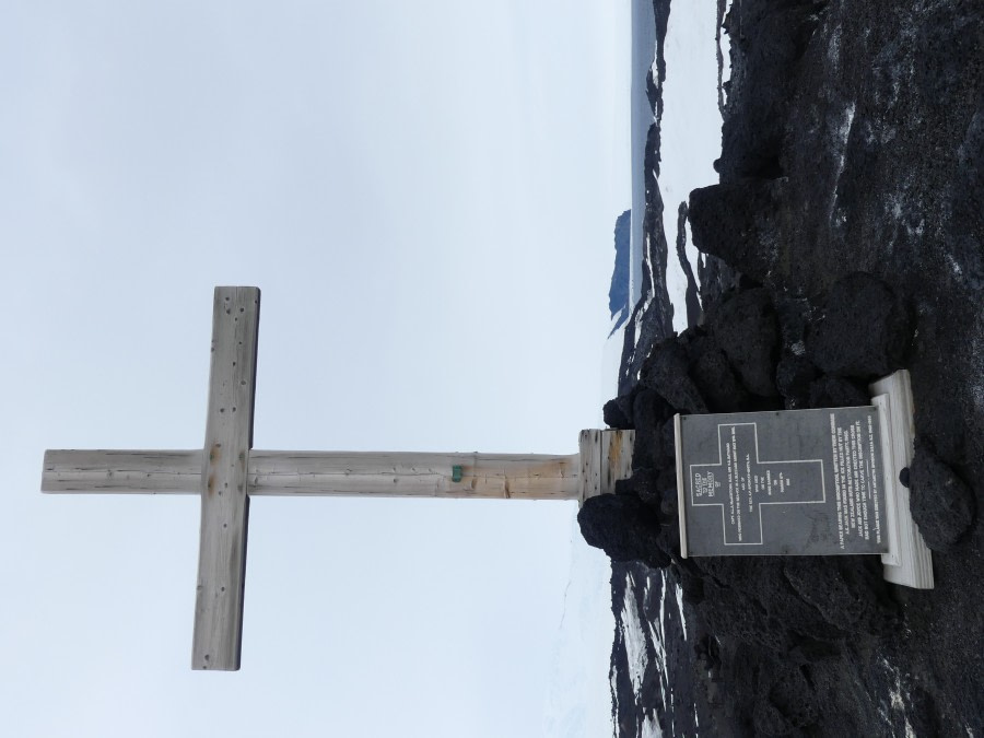 OTL27-20, Cross on Windvane Hill, Cape Evans, Victoria Salem -Oceanwide Expeditions.JPG