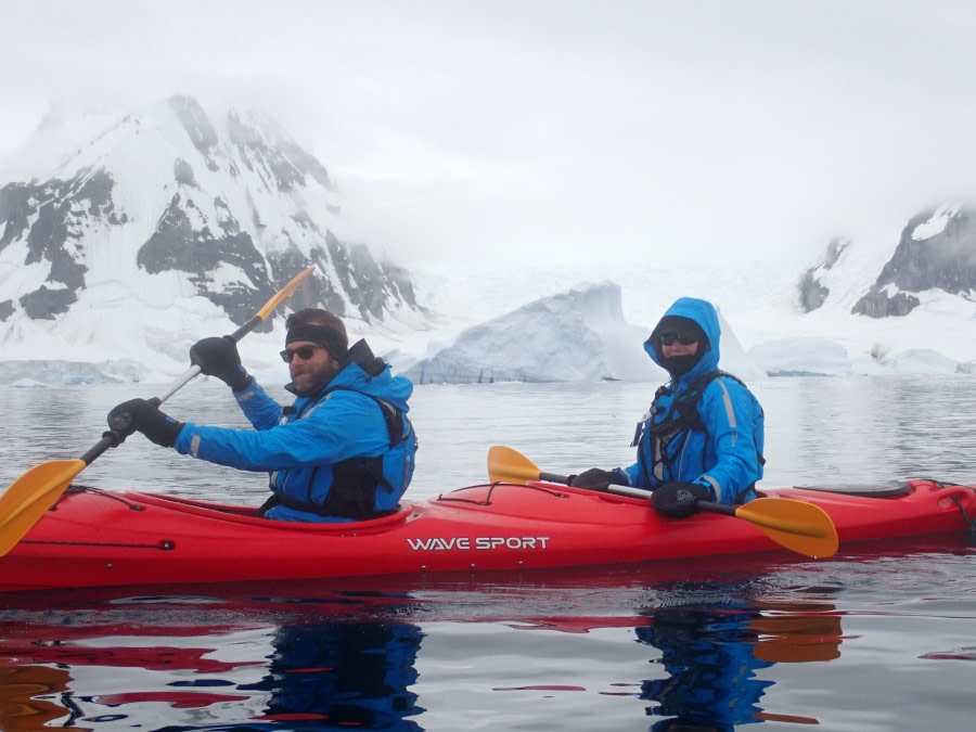 HDS27a-20, Kayak, Danco IslandP1140190 - Oceanwide Expeditions.JPG