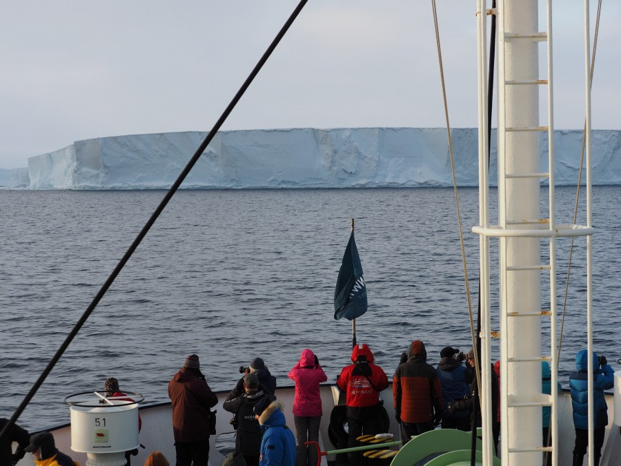 OTL27-20, 2020-01-27 (c) Christian Engelke P1271181 Bay of Whales -Oceanwide Expeditions.JPG