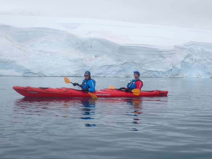 HDS27a-20, Kayak, Danco IslandP1140193 - Oceanwide Expeditions.JPG