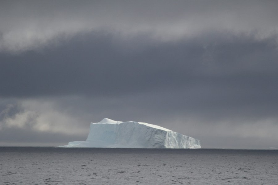 PLA29-20, Day 05, Eckener Point, Portal Point D5_RegisPerdriat (4) -Oceanwide Expeditions.jpg