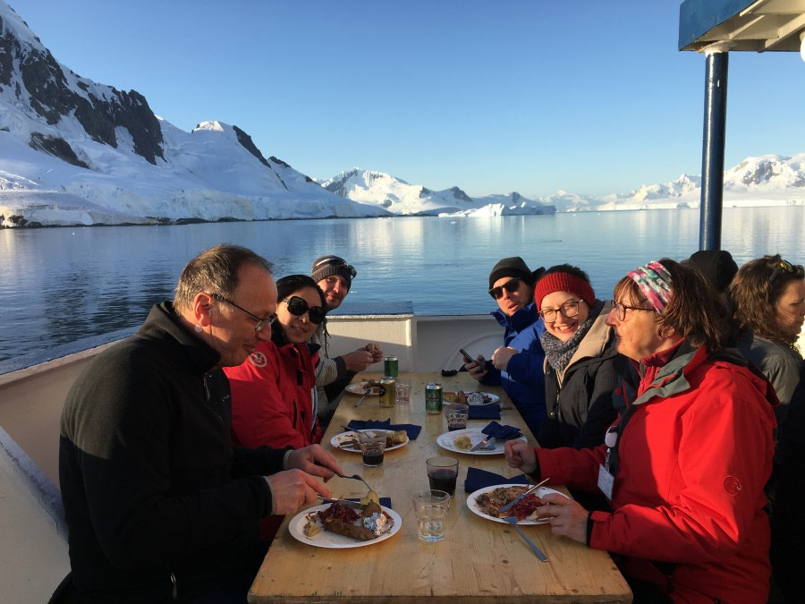 PLA30-20, Day 07, 22 FEB, Damoy & Stony, BBQ3_Steffi_Liller -Oceanwide Expeditions.JPG