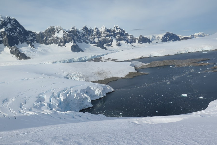 PLA31-20, Day 07, Damoy_Jougla Point 04 Jabet Pk, Dorian Bay Dave McKinley -Oceanwide Expeditions.jpg