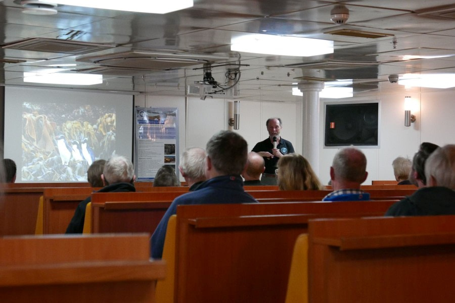 OTL28-20, 17 Feb, Simon lecturing, Victoria Salem - Oceanwide Expeditions.JPG