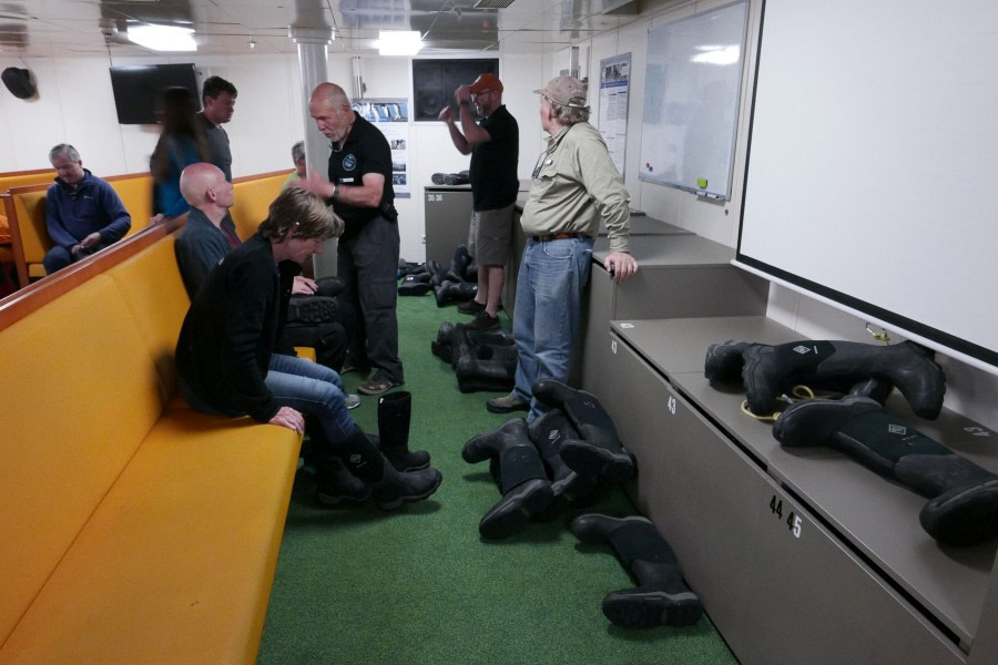 OTL28-20, 17 Feb, Boot distribution, Victoria Salem - Oceanwide Expeditions.JPG