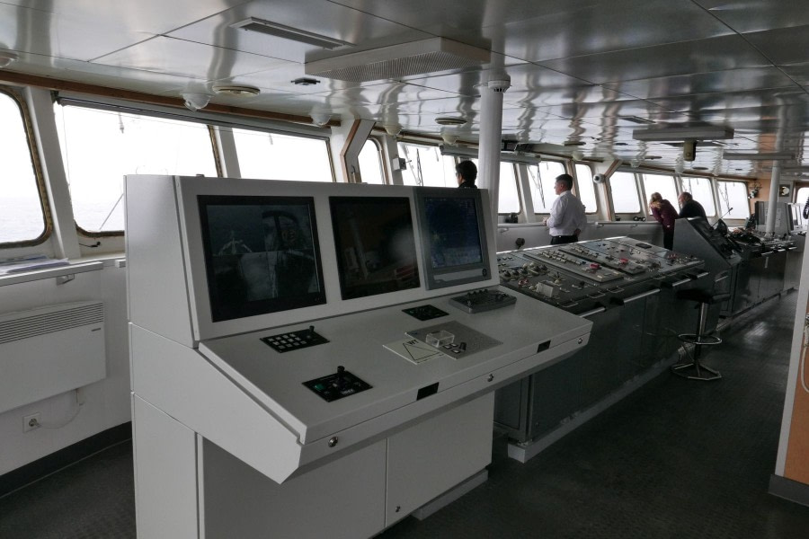 OTL28-20, 11 Mar, Bridge watch, Victoria Salem - Oceanwide Expeditions.JPG