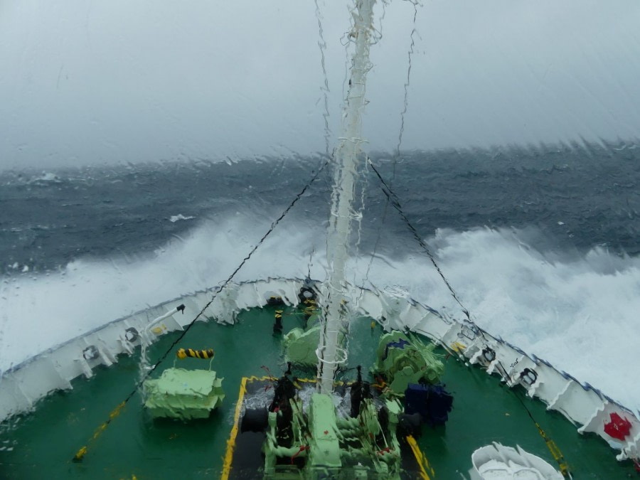 OTL28-20, 17 Mar, Spray hitting Ortelius' Bridge window, Victoria Salem  - Oceanwide Expeditions.jpg