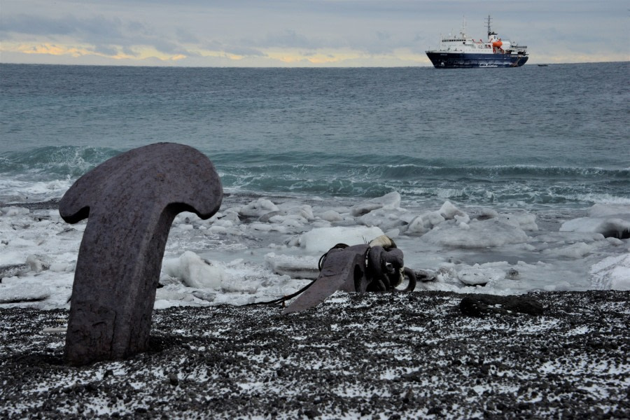 OTL28-20, 20200302-Gary-Cape Evans-Aurora anchor and Ortelius Gary Miller - Oceanwide Expeditions.JPG