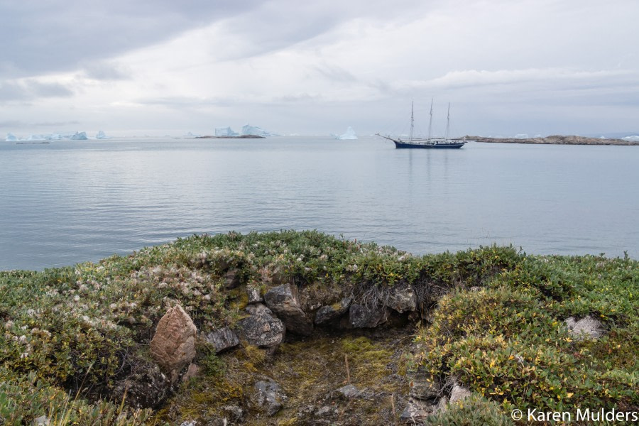 Scoresby Sund, Immikeertikajik semisubterreanean Thule house © Karen Mulders - Oceanwide Expeditions.jpg