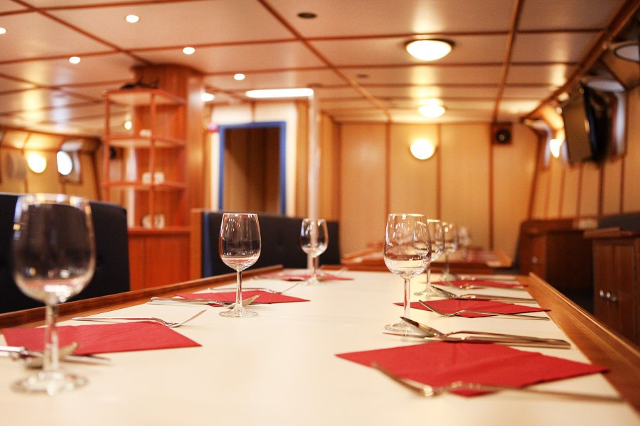 Rembrandt van Rijn dining © Monica Salmang-Oceanwide Expeditions (2).jpg