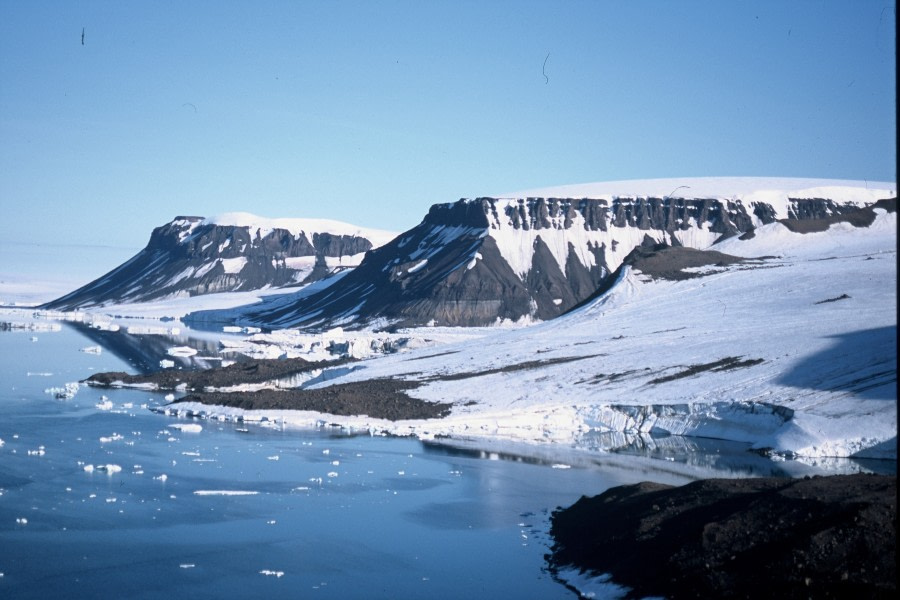 Typical view of Franz Josef Land © Ko de Korte - Oceanwide Expeditions.JPG