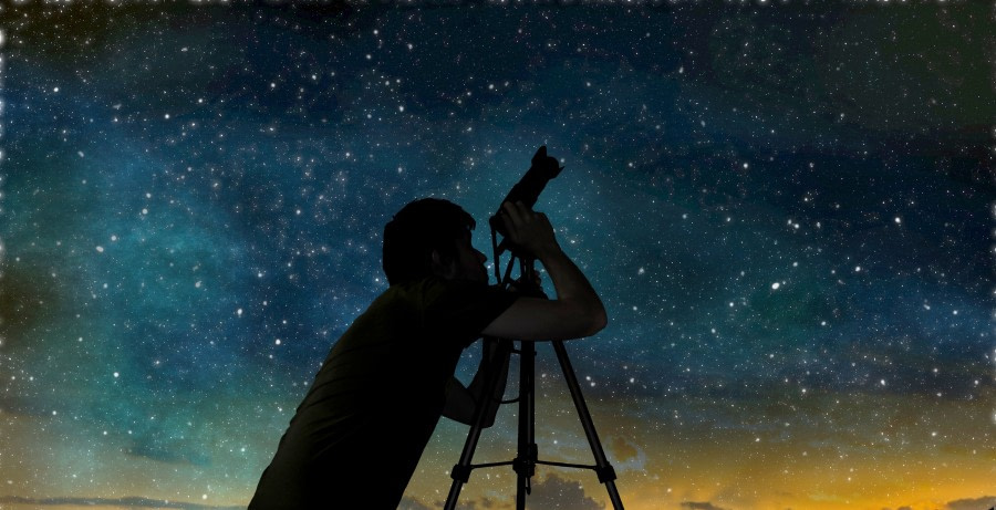 Stargazing through the camera © ST -.jpg