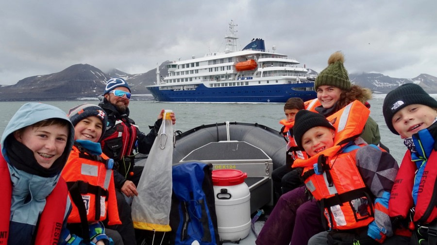 Marine biology, plankton net © Meike Sjoer - Oceanwide Expeditions.jpeg