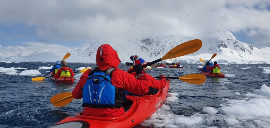 HDS23-21, Kayak through ice 20 Dec © Keirron Tastagh - Oceanwide Expeditions.jpeg