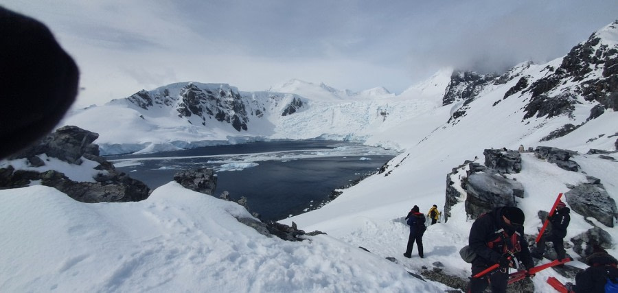 HDS23-21, Landing & Hill 18 Dec © Keirron Tastagh - Oceanwide Expeditions.jpeg