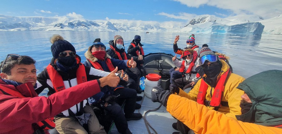 HDS23-21, Zodiak group pic 2 21 Dec © Keirron Tastagh - Oceanwide Expeditions.jpeg