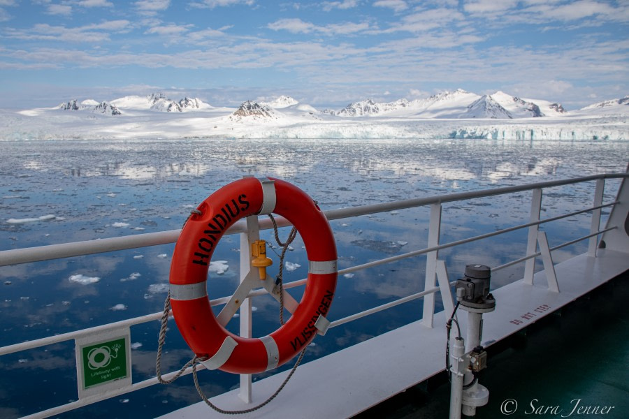 HDS01-22_Day 2 Lilliehookbreen 3 © Sara Jenner - Oceanwide Expeditions.jpg