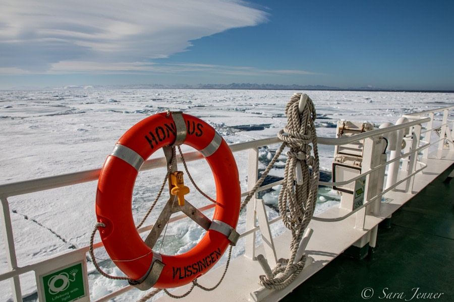 HDS01-22_Day 5 Pack ice 6 © Sara Jenner - Oceanwide Expeditions.jpg