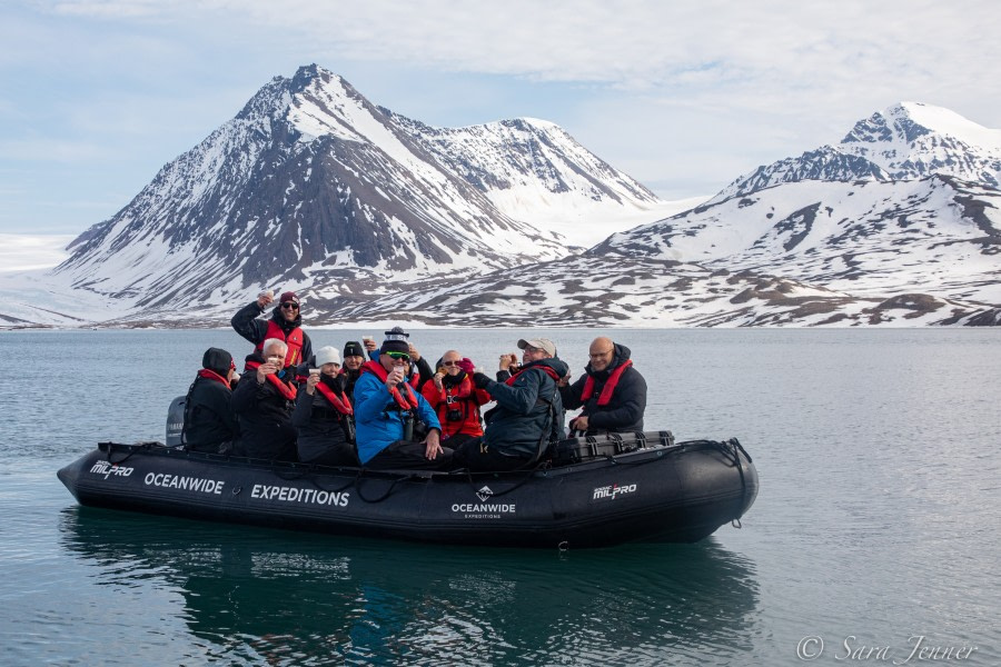 HDS01-22_Day 7 Hot choc cruise 1 © Sara Jenner - Oceanwide Expeditions.jpg