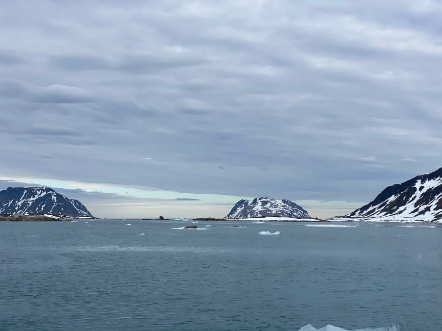 HDS02-22, Day 4, morning zodiaccruise © Miriam Vermeij - Oceanwide Expeditions.jpg