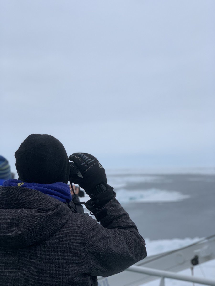 OTL04-22, Day 4, Guests on the lookout © Stefanie Liller - Oceanwide Expeditions.jpg