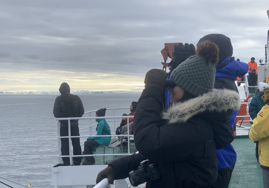 OTL04-22, Day 6, Guests on the lookout © Stefanie Liller - Oceanwide Expeditions.jpg