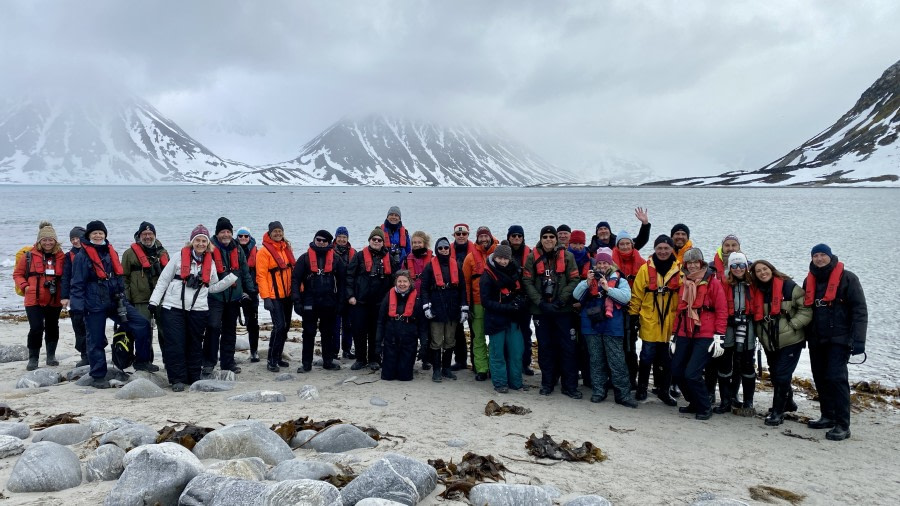 HDS03-22, Day 6, Gullybukta landing © Meike Sjoer - Oceanwide Expeditions.jpg